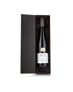 Weißwein im schwarzen Geschenkkarton
