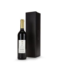 Rotwein im schwarzen Geschenkkarton