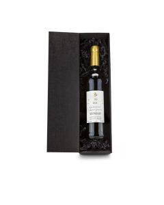 Rotwein im schwarzen Geschenkkarton