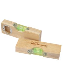 Wasserwaage mit Flaschenöffner aus Bambus mit individuellem Logo bedruckt.