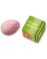 Trüffel Ei als Praline auf weißer Papierkapsel im individuell bedruckten Karton Ostern Werbegeschenk
