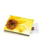 Die Flower Card birgt im Inneren Samen, die eingepflanzt werden können.