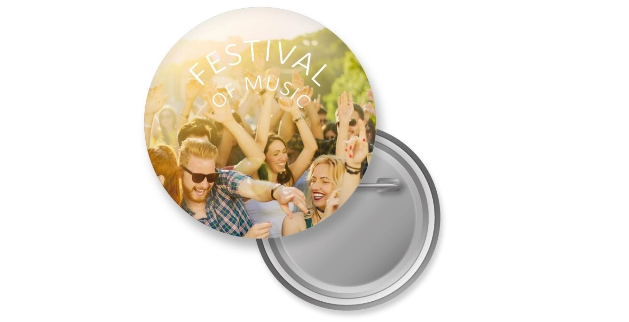 Individuelle Buttons mit mehreren Konzertbesuchern bedruckt. Der Button mit Logo ist das ideale Giveaway für Konzertveranstalter, die Fans langfristig an sich binden wollen.