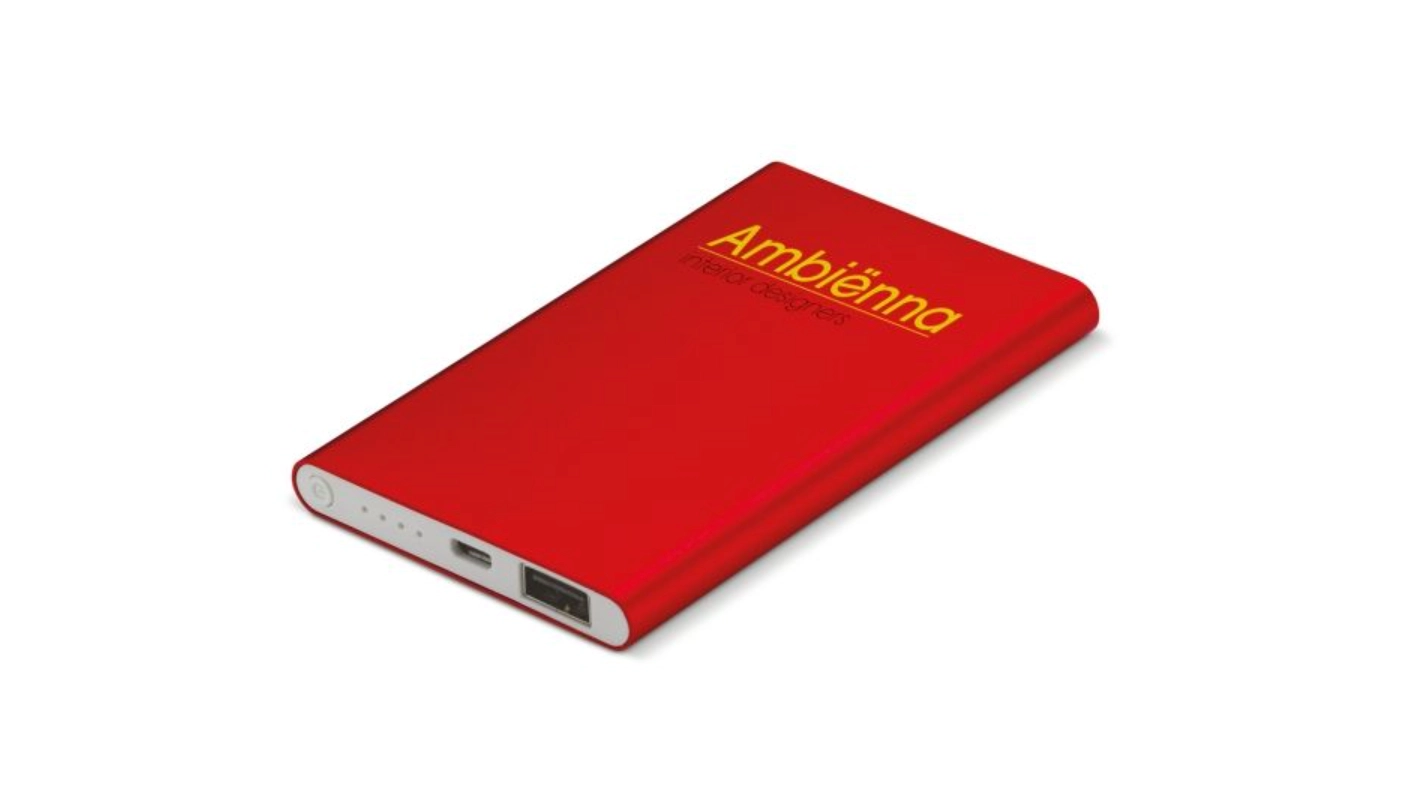Eine rote Powerbank mit Logo vor einem weißen Hintergrund. Die bedruckte Powerbank ist das ideale Werbegeschenk von IT-Firmen an ihre Kunden
