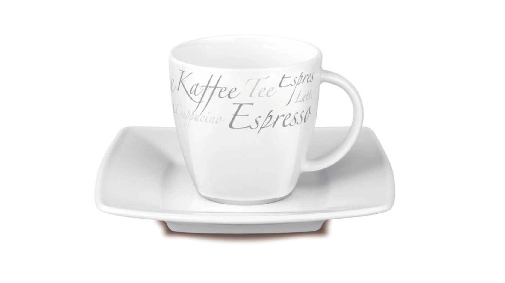 Bedruckte Espressotasse vor weißem Hintergrund. Die Espressotasse mit Logo steht auf einer Untertasse.