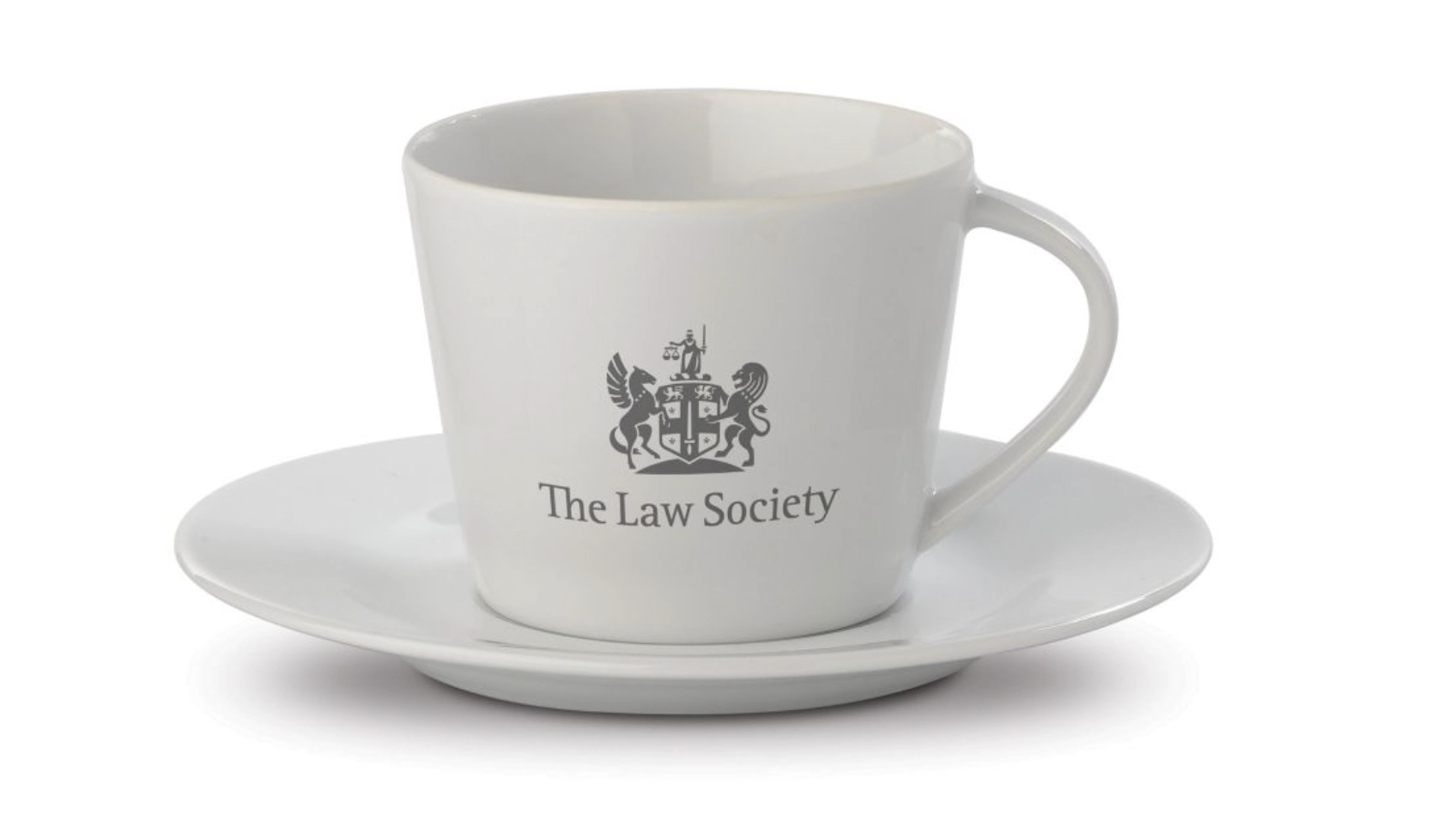 Eine individuelle Espressotasse steht auf einer weißen Untertasse. Sie eignet sich ideal für Cafébesitzer.